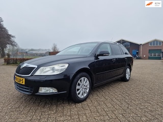 Skoda Octavia Combi 1.2 TSI Elegance Line PANO NAVI LEDER PSENSOR
