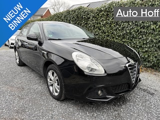 Alfa Romeo Giulietta 1.4 T Distinctive | Autom. Airco | Cruise Control | LMV | PDC | Trekhaak | Stoelverwarming | APK tot 24-12-2026!
