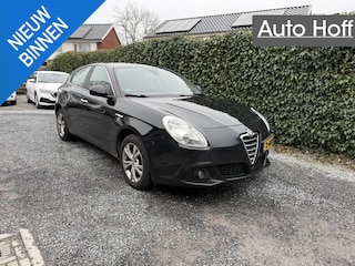 Alfa Romeo Giulietta 1.4 T Distinctive | Autom. Airco | Cruise Control | LMV | PDC | Trekhaak | Stoelverwarming | APK tot 24-12-2026!