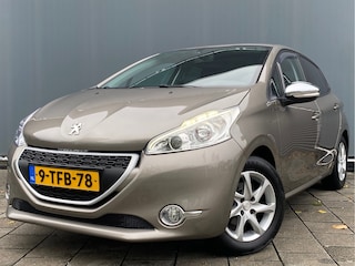 Peugeot 208 BWJ 2014 | 1.2 VTi 82PK Urban Soul | AIRCO | TREKHAAK | CRUISE | PDC | PRIVACY GLASS | LICHTMETAAL |