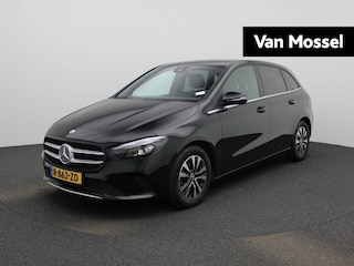 Mercedes-Benz B-klasse 180 Business Line AUTOMAAT | NAVIGATIE | WIDESCREEN | CAMERA | CRUISE | CLIMA | PDC | LMV | SPORSTOELEN | HALF LEER | ELEKTRISCHE KOFFERKLEP | STOELVERWARMING | 12 MAANDEN BOVAG GARANTIE |
