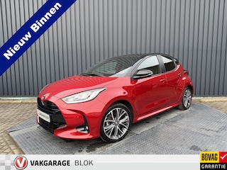 Toyota Yaris 1.5 Hybrid Executive / Bi tone | Pano dak | Emotional Red | BSM | Rijklaar!!