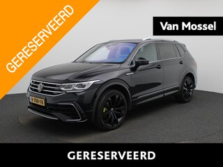 Volkswagen Tiguan 1.5 TSI R-Line Business 150 PK| Origneel Nederlands | 1e Eigenaar | Dealeronderhouden | 7 Zits Leder Bekleed | Trekhaak | Panoramdak | Stoelverwarming | Navigatie Pro | Verwarmbare Voorruit | LED Matrix | Harman Kardon
