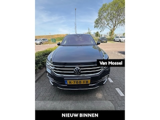 Volkswagen Tiguan 1.5 TSI R-Line Business 150 PK| Origneel Nederlands | 1e Eigenaar | Dealeronderhouden | 7 Zits Leder Bekleed | Trekhaak | Panoramdak | Stoelverwarming | Navigatie Pro | Verwarmbare Voorruit | LED Matrix | Harman Kardon