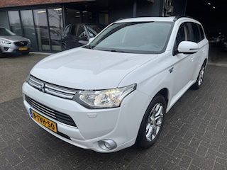 Mitsubishi Outlander 2.0 PHEV Instyle SCHUIFDAK LEDER TREKHAAK CAMERA ORIG NL NAP