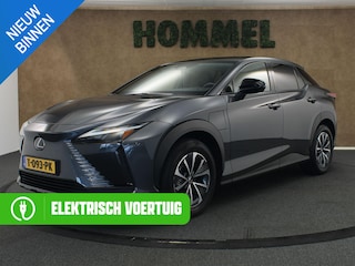 Lexus RZ 450e Executive Line 71 kWh - SOH 96,9 % !!!!- ORIGINEEL NEDERLANDSE AUTO - AFNEEMBARE TREKHAAK - TREKGEWICHT 750 KG - AFKOMSTIG VAN 1E EIGENAAR - 3 FASE - 2 LAADKABELS - LEDEREN BEKLEDING - BEIDE VOORSTOELEN ELEKTRISCH VERSTELBAAR - VOORSTOELEN VERWARMD - STUUR VERWARMD - PANORAMADAK - CAMERA - PARKEERSENSOREN VOOR/ ACHTER - DODEHOEK DETECTIE
