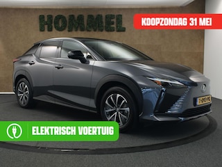 Lexus RZ 450e Executive Line 71 kWh - SOH 96,9 % !!!!- ORIGINEEL NEDERLANDSE AUTO - AFNEEMBARE TREKHAAK - TREKGEWICHT 750 KG - AFKOMSTIG VAN 1E EIGENAAR - 3 FASE - 2 LAADKABELS - LEDEREN BEKLEDING - BEIDE VOORSTOELEN ELEKTRISCH VERSTELBAAR - VOORSTOELEN VERWARMD - STUUR VERWARMD - PANORAMADAK - CAMERA - PARKEERSENSOREN VOOR/ ACHTER - DODEHOEK DETECTIE