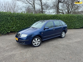 Skoda Fabia Combi 1.4-16V Elegance | Automaat