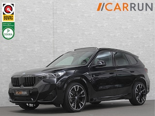 BMW X1 18i M-Sport | Panorama | Sportstoelen | Keyless-Entry | Sfeerverlichting | Achteruitrij-Camera | 5x op voorraad | Carplay | Full-LED | Black-Optic | Getint Glas | Stoelverwarming | Draadloos Laden |