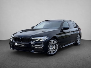BMW 5-serie Touring 530i xDrive M-Sport | Pano | Trekhaak | Harman Kardon | Carplay | Camera | DAB+ | 350pk | Navigatie Pro |