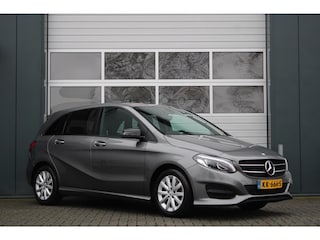 Mercedes-Benz B-klasse 180 Ambition Automaat Clima/Cruise/PDCv+a/Navi/Bluetooth/LED/Sportstoelen/16"LM/Trekhaak/Dealer/APK:02-2027