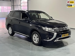 Mitsubishi Outlander 2.4 PHEV Pure APPLE CARPLAY/VERWARMDE VOORSTOELEN/4X4