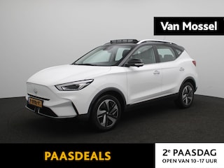 MG ZS Standard Range Luxury 50 kWh | Panoramadak | Camera | Zwart Dak | Trekhaak | Carplay |