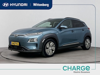 Hyundai Kona EV PREMIUM 64 kWh | 3- FASE | NAVI | CLIMA | ADAPT. CRUISE | CAMERA | HUD | LEDER | STUUR- & STOELVERWARMING | WARMTEPOMP | PRIVACY GLASS | WLTP 481 KM! |