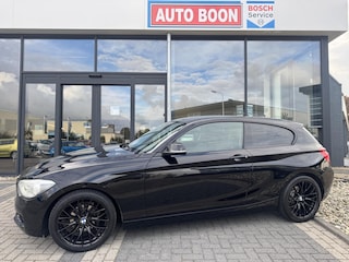 BMW 114i FULL OPTION : LEER/NAVI/PDC/S&S/MEDIA/ BTA/18INCH.LMV/ - NL AUTO/KM=NAP