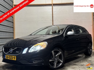 Volvo V60 2.0 T5 R-DESIGN | NL-AUTO! | DEALER OH | TREKHAAK!