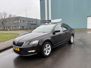 Skoda Octavia 1.0 TSI Greentech Style Business Automaat DSG 116 PK. Prachtige en als nieuw rijdende auto !!!