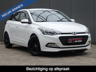 Hyundai i20 1.4i i-Motion * STOELVERW. * TREKHAAK !!