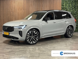 Volvo XC90 T8 AWD Recharge Ultra Dark | Vol! | Bowers & Wilkins | Luchtvering | Stoelventilatie | Trekhaak | 360 Camera | Head-Up Display | Stoelmassage | 455pk | Adaptieve Cruise Control | Stoelverwarming voor+achter | Stuurwielverwarming | Schuifdak | 21 Inch | Black Pack zwarte logo's voor en achter | Full LED Matrix Meesturende koplampen | Pilot Assist | BLIS Dode Hoek Detectie | Alcantara hemelbekleding | Lederen handgrepen en zonnekleppen | Elektrische voorstoelen geheugen | Nappa Lederen bekleding | Zitting verlenging voorstoelen | Lederen Dashboard | Google Infotainment | Keyless Drive | Parkeersensoren voor+achter | Privacy Glass | Elektrisch bedienbare achterklep | Geïntegreerde zongordijnen achterportieren | Geïntegreerd kinderzitje achterin | Verlichte instaplijsten | 7-Persoons | 4-Zone Climate Control | DAB Radio | Apple Carplay/Android Auto | Alarm Klasse III | Draadloos telefoon opladen | Volvo On Call met mobiele App functie | Vapour Grey Metallic |