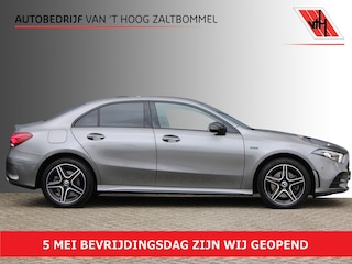 Mercedes-Benz A-klasse 250e AUT8 AMG Limited NIGHT PAKKET PANORAMADAK SFEER DISTRONIC CARPLAY