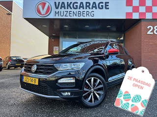 Volkswagen T-Roc 1.5 TSI Style // BEATS AUDIO // TREKHAAK // NAVI // PDC // ADAPTIVE CRUISE // APPLE CARPLAY - ANDROID AUTO // STOELVERWARMING //