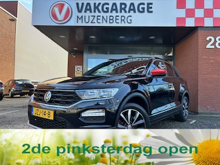 Volkswagen T-Roc 1.5 TSI Style // BEATS AUDIO // TREKHAAK // NAVI // PDC // ADAPTIVE CRUISE // APPLE CARPLAY - ANDROID AUTO // STOELVERWARMING //
