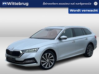 Skoda Octavia Combi 1.4 TSI 204pk DSG iV PHEV Style / Panoramadak / Memory seats / Trekhaak voorbereiding / Full LED matrix / 18'' LMV
