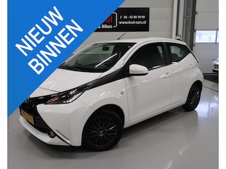 Toyota Aygo 1.0 VVT-i x-play 5-Deurs Airco Camera App connect Navigatie Bluetooth NL-auto NAP Cruise control Boekjes aanwezig 2 sleutels Carplay