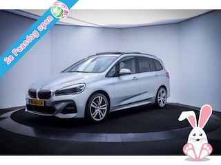 BMW 2-serie Tourer 220i 7p. M-SPORT PANO | ALCANTARA | CAMERA | STOELVERW | NAVI | ELEK KLEP | LMV 18''