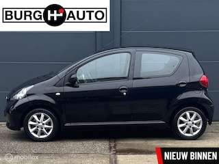 Toyota Aygo 1.0-12V 5 deurs - AIRCO - LM VELGEN - EL. RAMEN - CPV - RADIO/CD - STUURBEKRACHTIGING - AIRBAGS - ZWART METALLIC - APK T/M 31-01-2027 -