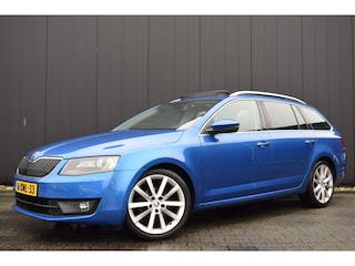 Skoda Octavia Combi 1.6 TDi Greentech Elegance Businessline Panoramadak | Leder | Xenon | Elek. Stoelen | Keyless | 18 Inch LMV