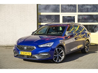 Seat Leon Sportstourer 1.5 TSI 150PK! FR Launch Edition BJ2021 Lmv 18" | Led V+A | Pdc | Navi | Elek. trekhaak | Achteruitrijcamera | App-Connect | Dashboard verlichting | Virtual cockpit | Beats Audio | Sport stoelen/stuur | Verwarmde voorstoelen/stuurwiel | Zwarte hemel