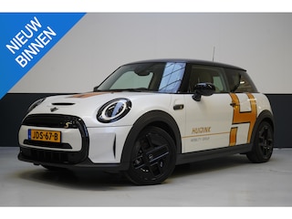 Mini Mini Classic 33 kWh | Zwart optiek | Navigatie | Stoelverwarming | Privacy Glass