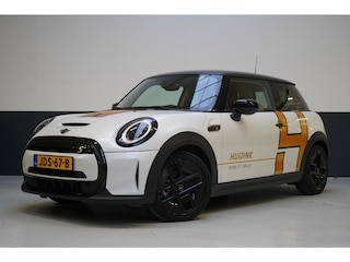 Mini Mini Classic 33 kWh | Zwart optiek | Navigatie | Stoelverwarming | Privacy Glass