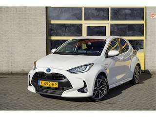 Toyota Yaris 1.5 Hybrid Automaat! Style BJ2021 Lmv 16" | Led V+A | Navi | Keyless entry | Achteruitrijcamera | JBL Audio | Climate control | Cruise control | Verwarmde voorstoelen | Extra getint glas | Nw-model!