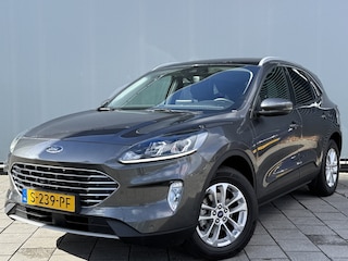 Ford Kuga BWJ 2023 | 2.5 PHEV 225PK Titanium | PANO DAK | CAMERA A | CARPLAY | CLIMA | CRUISE | NAVI | PRIV. GLAS | MULTIFUNCT. STUUR | LMV