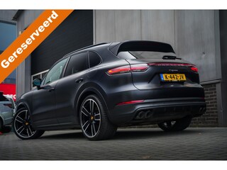 Porsche Cayenne 3.0 E-Hybrid 463 pk Sport-Chrono / Pano-Dak/ Matrix-Led/ Lucht-Vering/ Bose-Sound/ Sport-Stoelen/ Stoel.Verw/ 360-Camera/ Adap.Cruise/ 22'' LMV