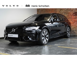 Volvo V90 T6 Automaat Plug-in hybrid AWD Ultra Dark | Panoramadak | Semi elektrische wegklapbare trekhaak | Premium audio by Harman Kardon | 360° parkeercamera | Verwarmbare voorstoelen, achterbank en stuurwiel | Gelamineerde zijruiten | Head-up display |