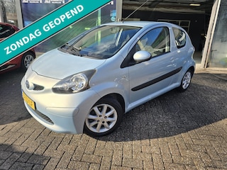 Toyota Aygo 1.0-12V + | AUTOMAAT | 2E EIGENAAR | 12MND GARANTIE | ELEC PAKKET | LMV |