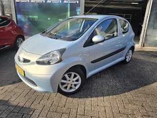 Toyota Aygo 1.0-12V + | AUTOMAAT | 2E EIGENAAR | 12MND GARANTIE | ELEC PAKKET | LMV |