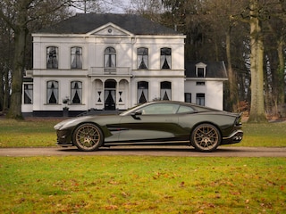 Aston Martin Vanquish | Minotaur Green | Bronze dreamlines | Carbon interior | Stoelventilatie