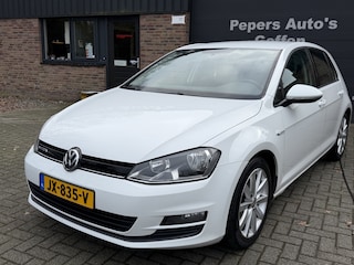Volkswagen Golf 1.0 TSI Edition sportvegen 17 inc . PDC . 4 elc ramen +spiegels .Airco .