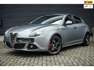 Alfa Romeo Giulietta 1.750 Turbo Veloce | Matt Grijs | Bose Sound | Leder / Alcantara | Navi | Clima | CC | Stoelverwarming |