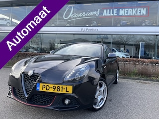 Alfa Romeo Giulietta 1.4 Turbo MultiAir Super Automaat Airco - Cruise control - Parkeersensoren voor en achter - Navigatiesysteem full map - Trekhaak afneembaar - Stoelverwarming - Licht metalen velgen 18 inch - Mistlampen voor - Radio - Stuur m - Start/stop systeem - Stuur leder - Bluetooth - Led verlichting - Sportstuur - Auto nieuw bij ons geleverd - Eerste eigenaar