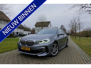 BMW 118i Business Edition M sport | Camera | CarPlay | Stoelverwarming | Navi |