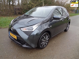 Toyota Aygo 1.0 VVT-i x-play Apple carplay! Camera! NAP!