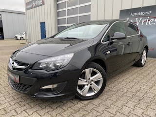 Opel Astra 1.4 Turbo Cosmo 140PK / Clima / Cruise / Stuur en stoelverw. / Camera / PDC / LMV