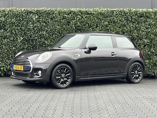 Mini Cooper 1.5 First Born Edition, NIEUW MODEL, NL AUTO, NAP LOGISCH, PANORAMADAK, CLIMATE CONTROL, NAVI, CRUISE, HALF LEDER, KEYLESS, HUD, PDC, LICHTMETAAL 16"