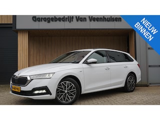 Skoda Octavia Combi 1.5 e-TSI 150pk Clever Business Pano.Dak Keyless Sfeerverlichting 17inch LM Stoel/Stuurverwarming Virtual Cockpit