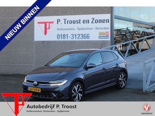 Volkswagen Polo 1.0 TSI R-Line Automaat/Navigatie/Virtual cockpit/Adaptive cruise control/Spraakbediening/Achteruitrijcamera/Parkeersensoren rondom/Apple carplay/Stoelverwarming/LED grill/IQ.light/Climate control/Draadloze telefoonlader/DAB/17''Lichtmetalen velgen.